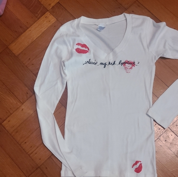 Wheres my red lipstick line long sleeve t shirt s small Hp 🔥🔥🔥 - Picture 4 of 7